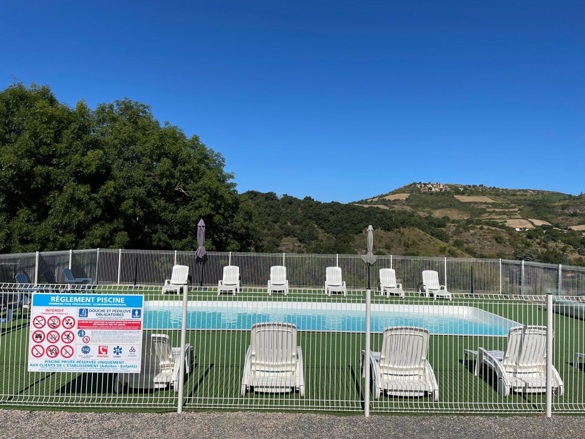 Val St Georges Hotel Saint-Georges-de-Luzençon Buitenkant foto